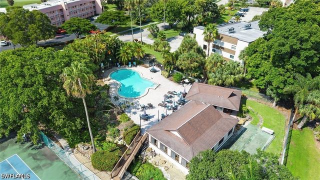 499 Forest Lakes BLVD 201, Naples, FL 34105
