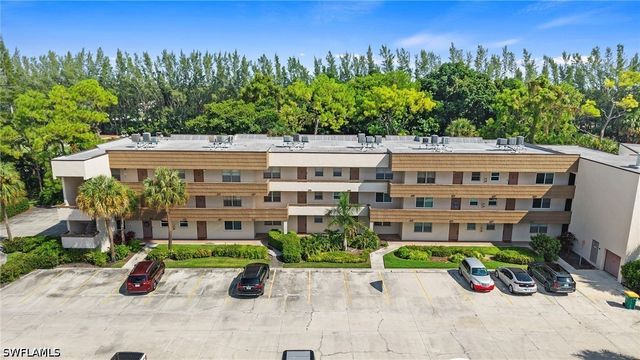 499 Forest Lakes BLVD 201, Naples, FL 34105