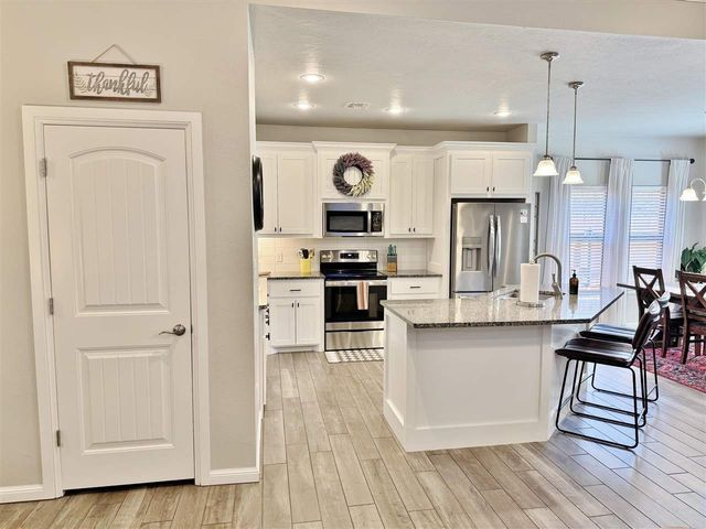 104 Elm Ave, Cache, OK 73527