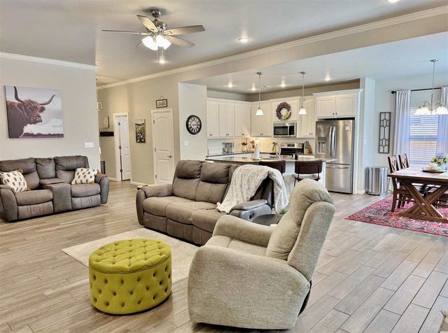 104 Elm Ave, Cache, OK 73527