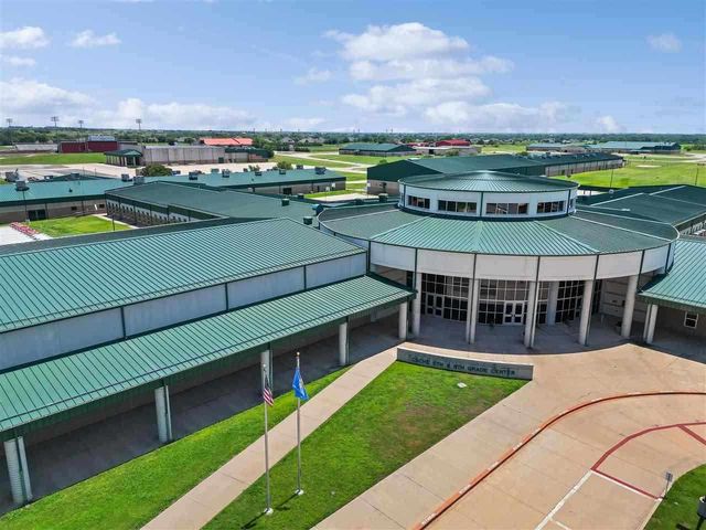 104 Elm Ave, Cache, OK 73527