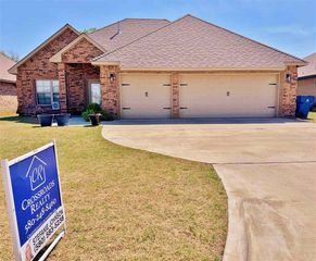 104 Elm Ave, Cache, OK 73527
