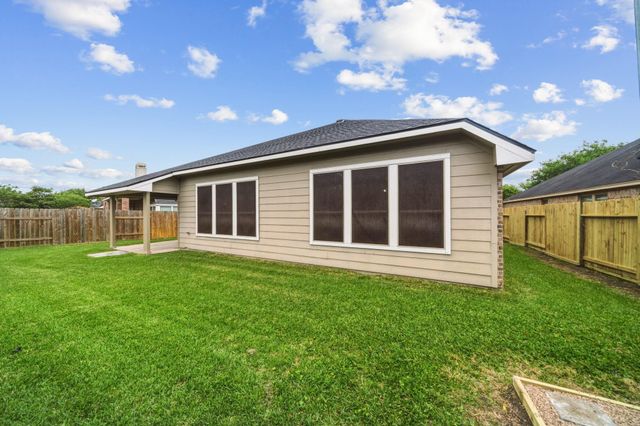 15919 Walnut Shores Drive, Houston, TX 77044