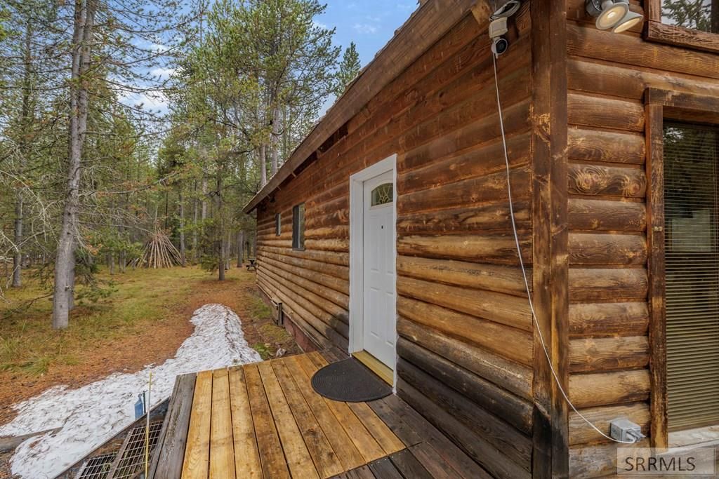 Image 4 of property listing at 4259 Luke Lane, Island Park, ID 83429