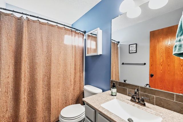 2535 N Sandstone St, Andover, KS 67002