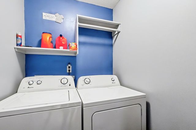 2535 N Sandstone St, Andover, KS 67002