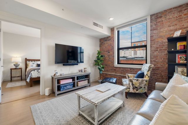 121 Portland St 603, Boston, MA 02114