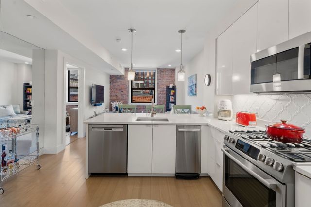 121 Portland St 603, Boston, MA 02114