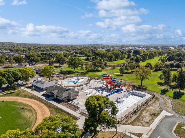 5443 Queens Dr NW, Rochester, MN 55901