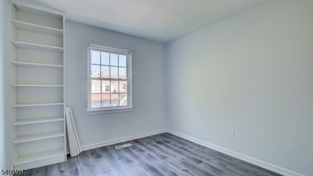 10 Starlight Ct, New Brunswick City, NJ 08901