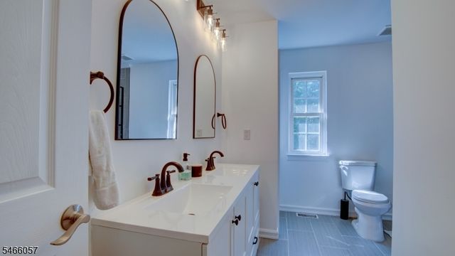 10 Starlight Ct, New Brunswick City, NJ 08901