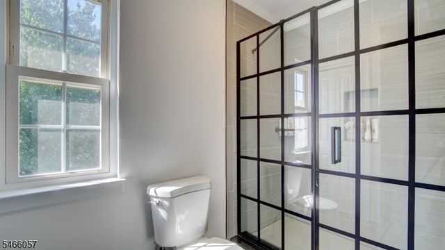 10 Starlight Ct, New Brunswick City, NJ 08901