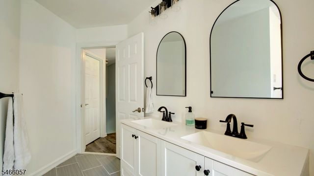 10 Starlight Ct, New Brunswick City, NJ 08901