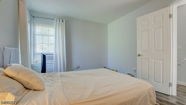 10 Starlight Ct, New Brunswick City, NJ 08901