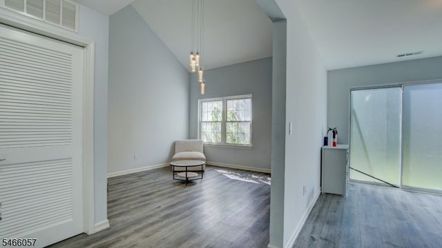 10 Starlight Ct, New Brunswick City, NJ 08901