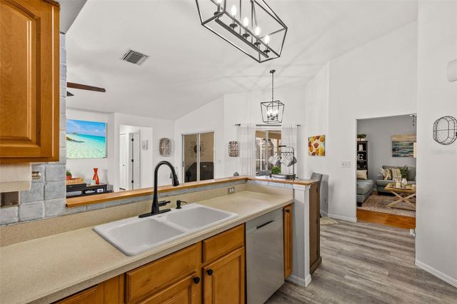 1090 ROLLING OAKS AVENUE, Tarpon Springs, FL 34689
