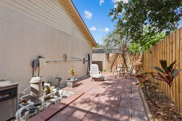 1090 ROLLING OAKS AVENUE, Tarpon Springs, FL 34689