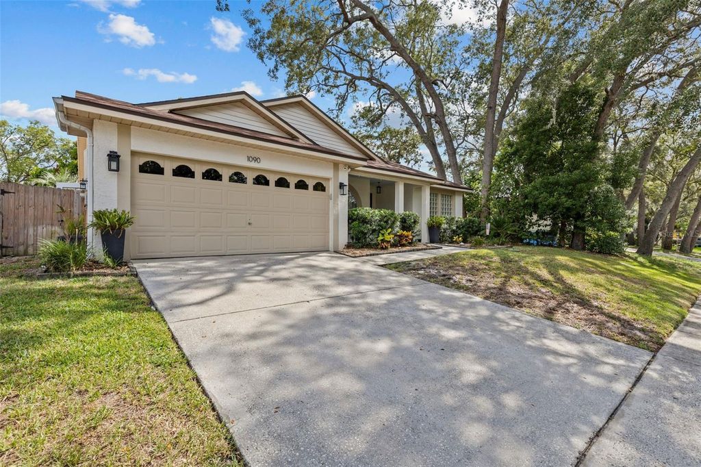 1090 ROLLING OAKS AVENUE, Tarpon Springs, FL 34689