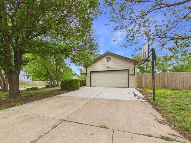 6560 N Tarrytown St, Park City, KS 67219