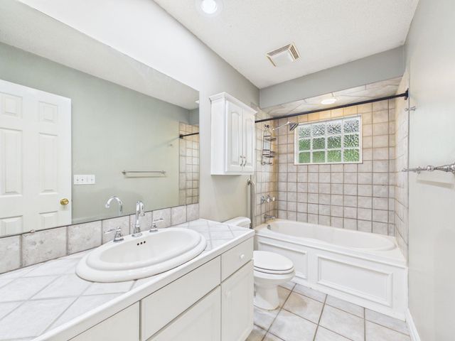 6560 N Tarrytown St, Park City, KS 67219