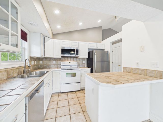 6560 N Tarrytown St, Park City, KS 67219