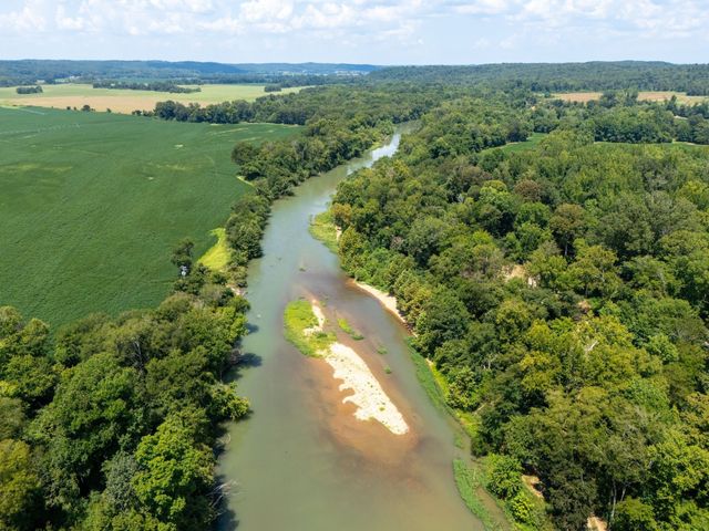 425 Dyer Rd, Hurricane Mills, TN 37078