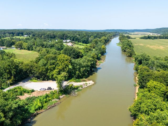 425 Dyer Rd, Hurricane Mills, TN 37078