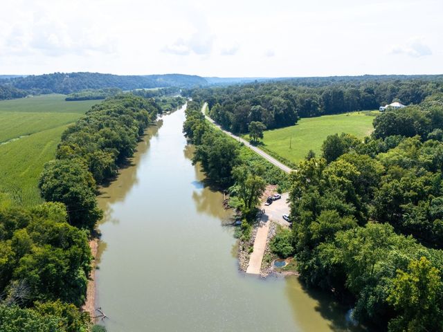 425 Dyer Rd, Hurricane Mills, TN 37078