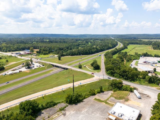 425 Dyer Rd, Hurricane Mills, TN 37078