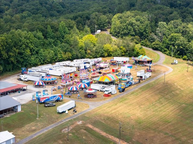 425 Dyer Rd, Hurricane Mills, TN 37078