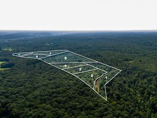 425 Dyer Rd, Hurricane Mills, TN 37078