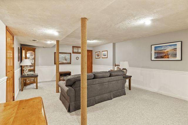 3 Brookwood Ln, Norton, MA 02766