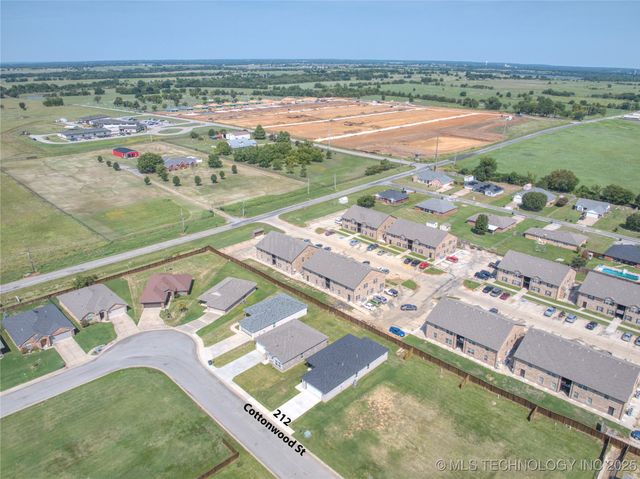 212 Cottonwood Street, Calera, OK 74730