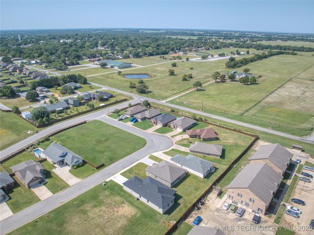 212 Cottonwood Street, Calera, OK 74730