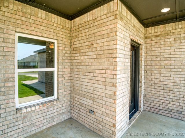 212 Cottonwood Street, Calera, OK 74730