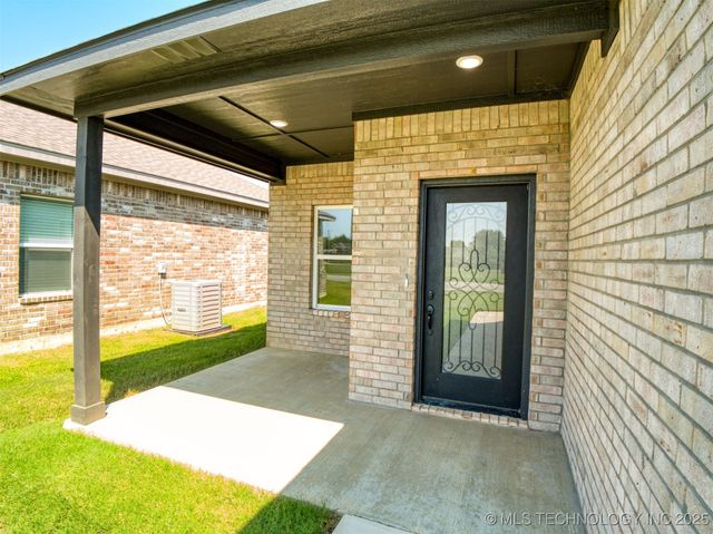 212 Cottonwood Street, Calera, OK 74730