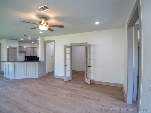 212 Cottonwood Street, Calera, OK 74730