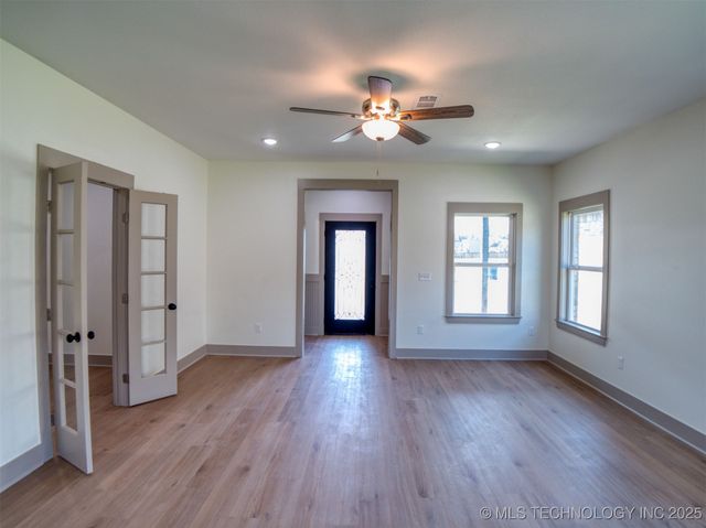 212 Cottonwood Street, Calera, OK 74730