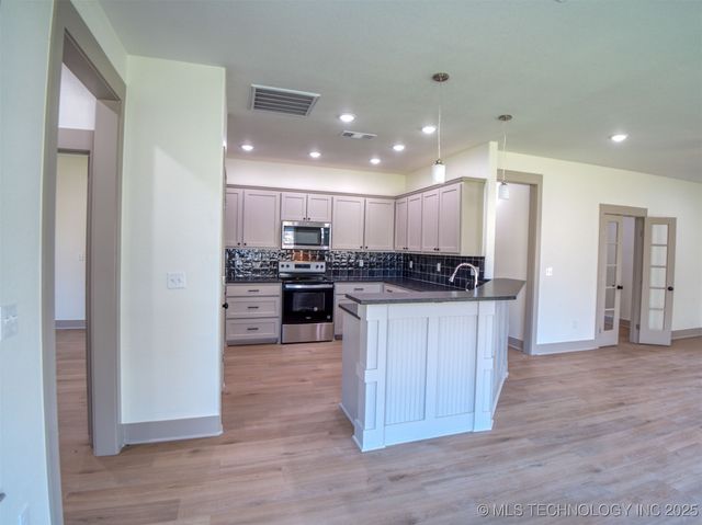 212 Cottonwood Street, Calera, OK 74730