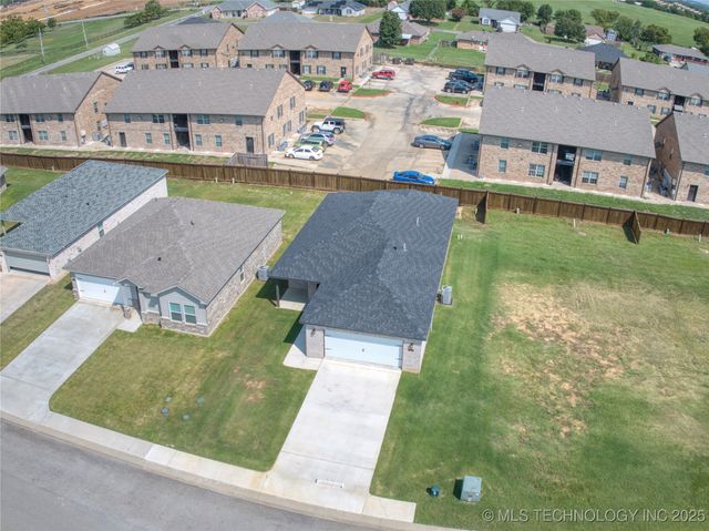 212 Cottonwood Street, Calera, OK 74730