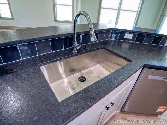 212 Cottonwood Street, Calera, OK 74730