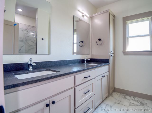 212 Cottonwood Street, Calera, OK 74730