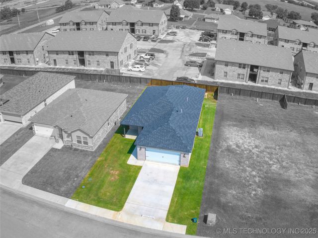 212 Cottonwood Street, Calera, OK 74730