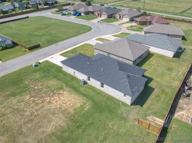 212 Cottonwood Street, Calera, OK 74730