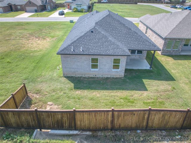 212 Cottonwood Street, Calera, OK 74730