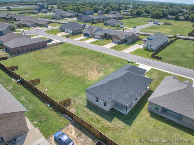 212 Cottonwood Street, Calera, OK 74730