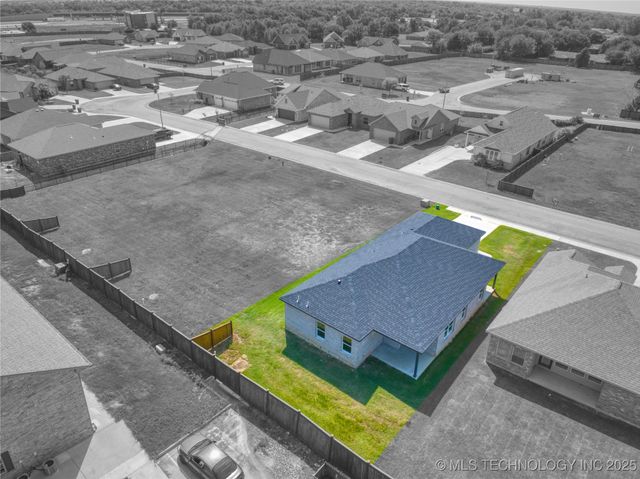 212 Cottonwood Street, Calera, OK 74730