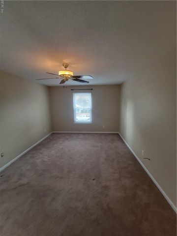 1125 Snowbird LN, Virginia Beach, VA 23454