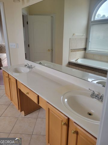 1086 Rowanshyre Circle, Mcdonough, GA 30253