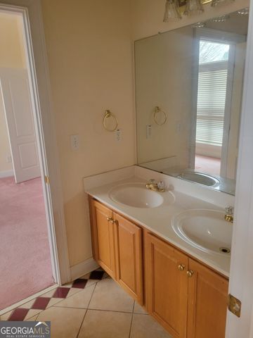 1086 Rowanshyre Circle, Mcdonough, GA 30253